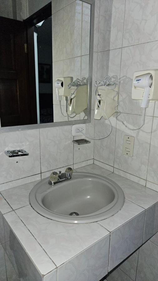 Hotel Valladolid Heredia Zewnętrze zdjęcie